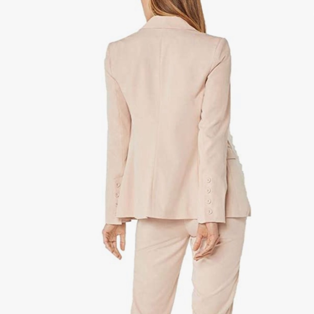BCBGMAXAZRIA Long Sleeve Blazer Notched Collar
Long Sleeve Beige Size S NEW - Picture 3 of 4